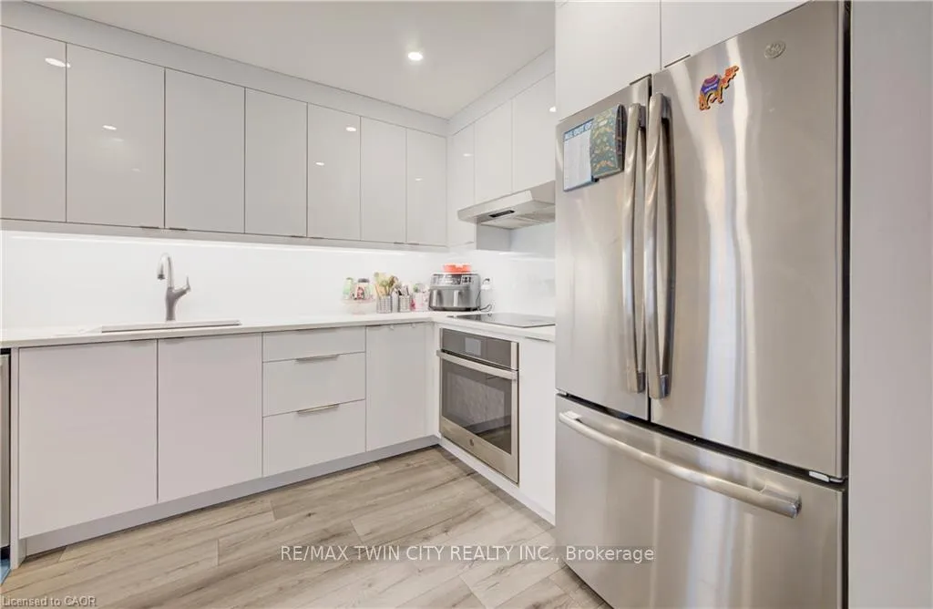 Photo 14 of 524 Windflower Crescent, Kitchener — HOMEH