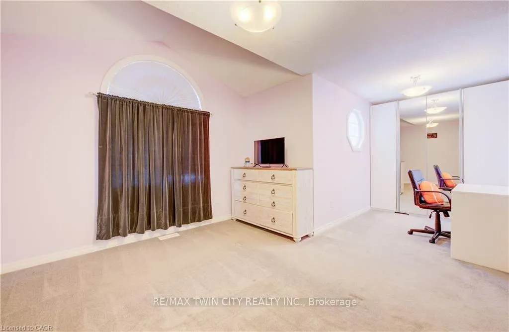 Photo 17 of 524 Windflower Crescent, Kitchener — HOMEH