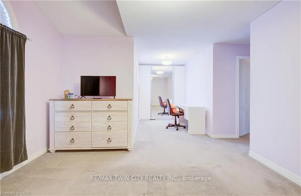 Photo 18 of 524 Windflower Crescent, Kitchener — HOMEH