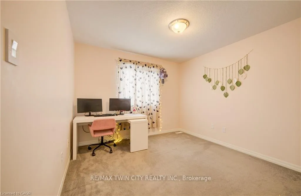 Photo 23 of 524 Windflower Crescent, Kitchener — HOMEH