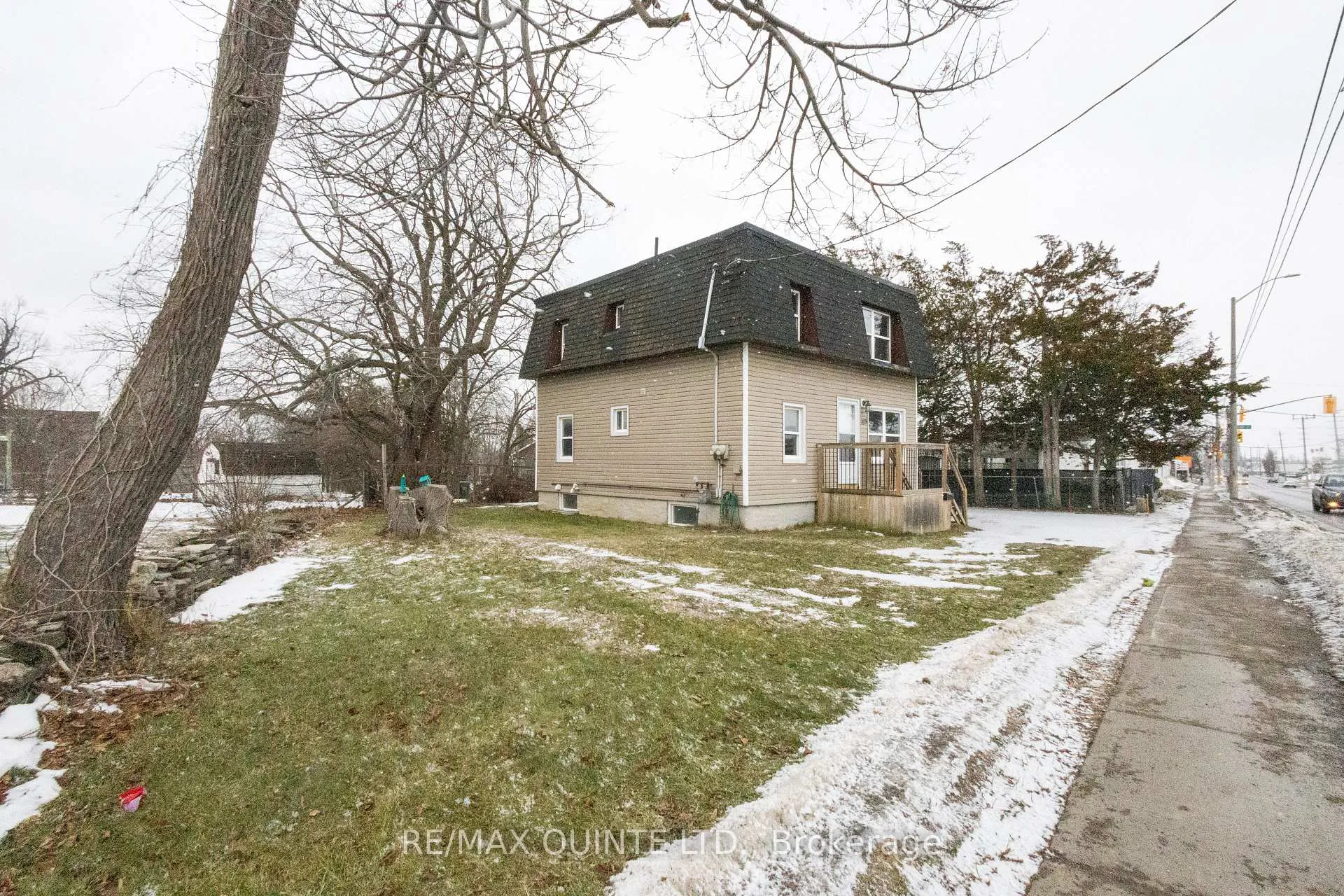 Photo 2 of 325 Sidney Street, Belleville, Belleville Ward — HOMEH