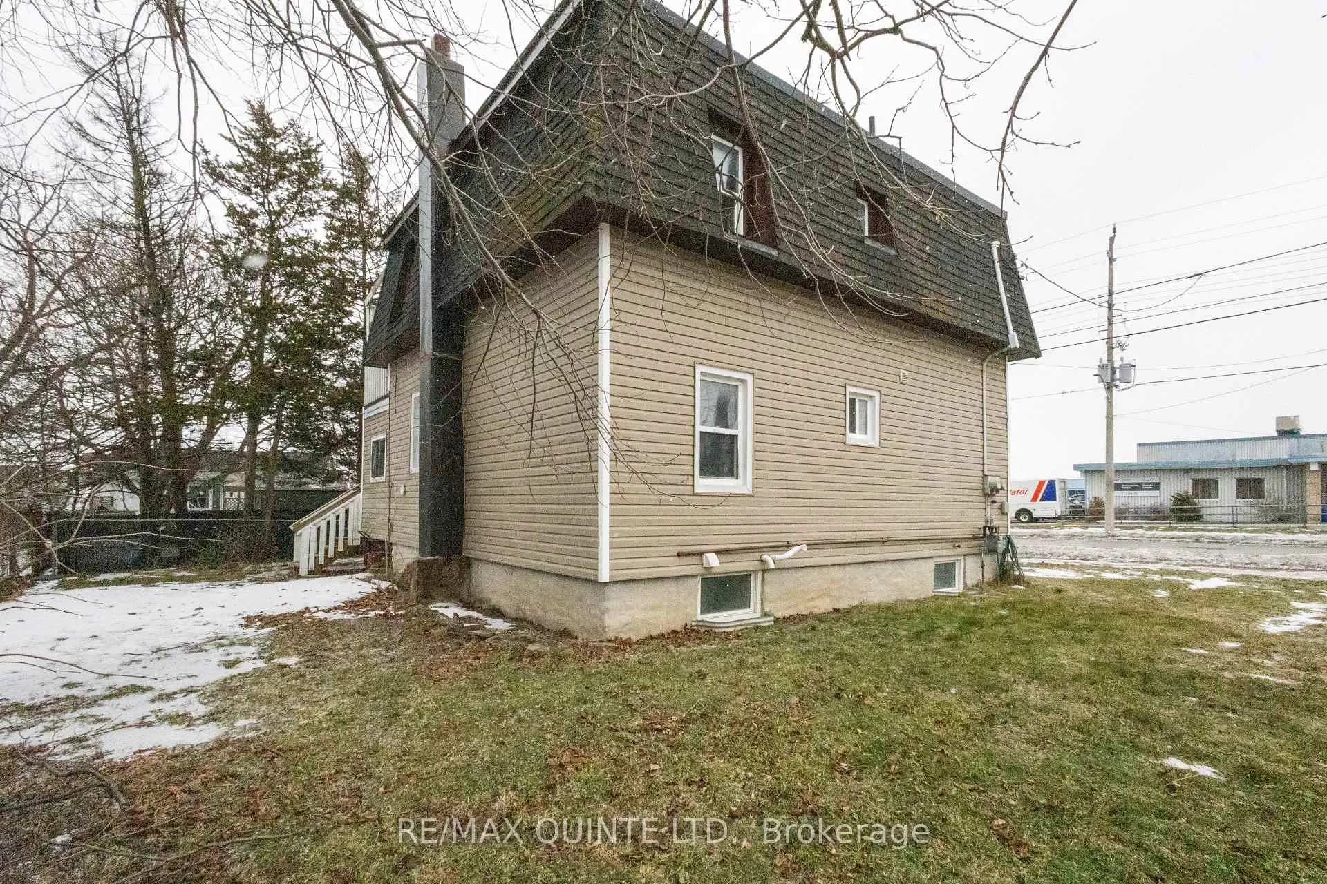 Photo 3 of 325 Sidney Street, Belleville, Belleville Ward — HOMEH