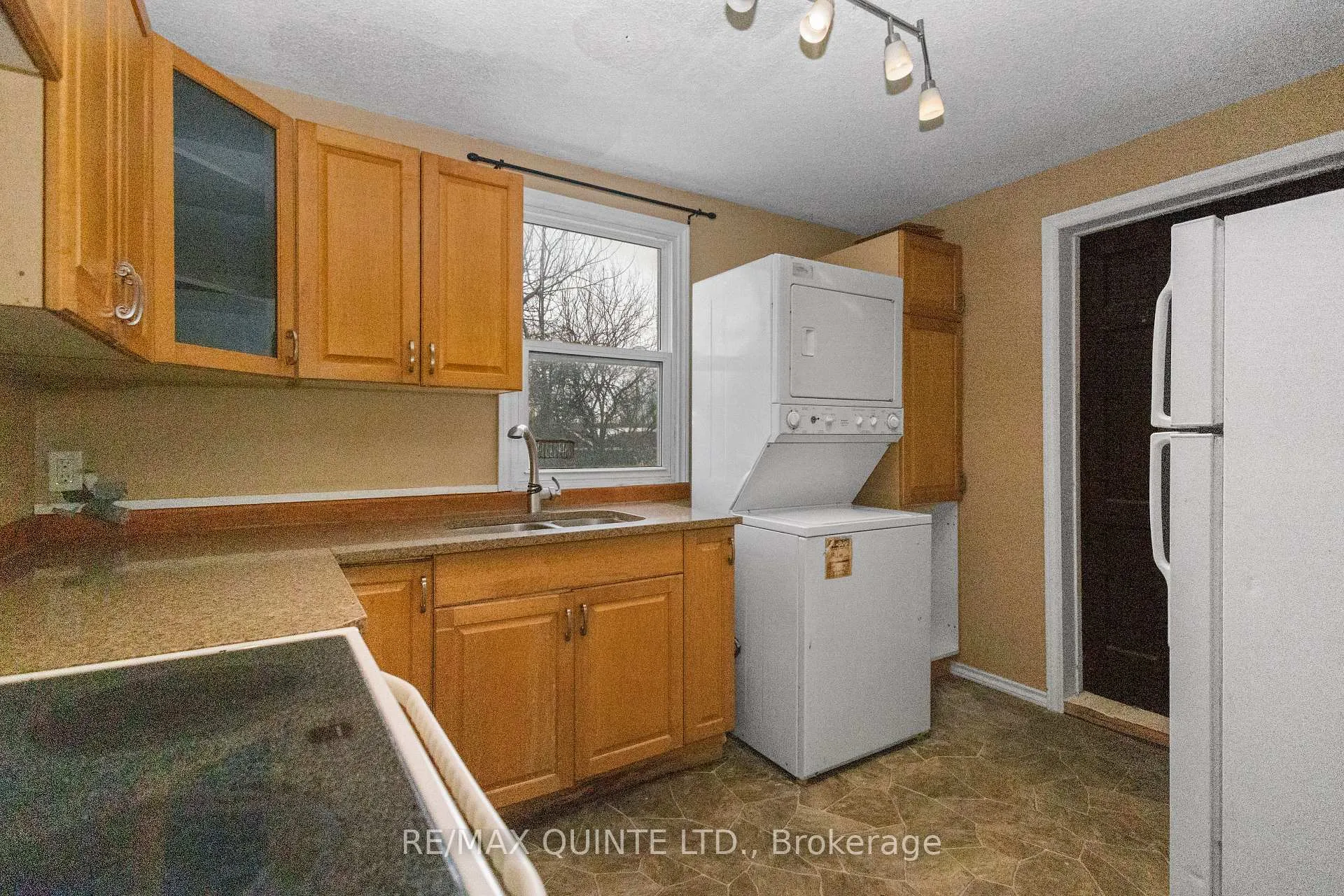 Photo 10 of 325 Sidney Street, Belleville, Belleville Ward — HOMEH