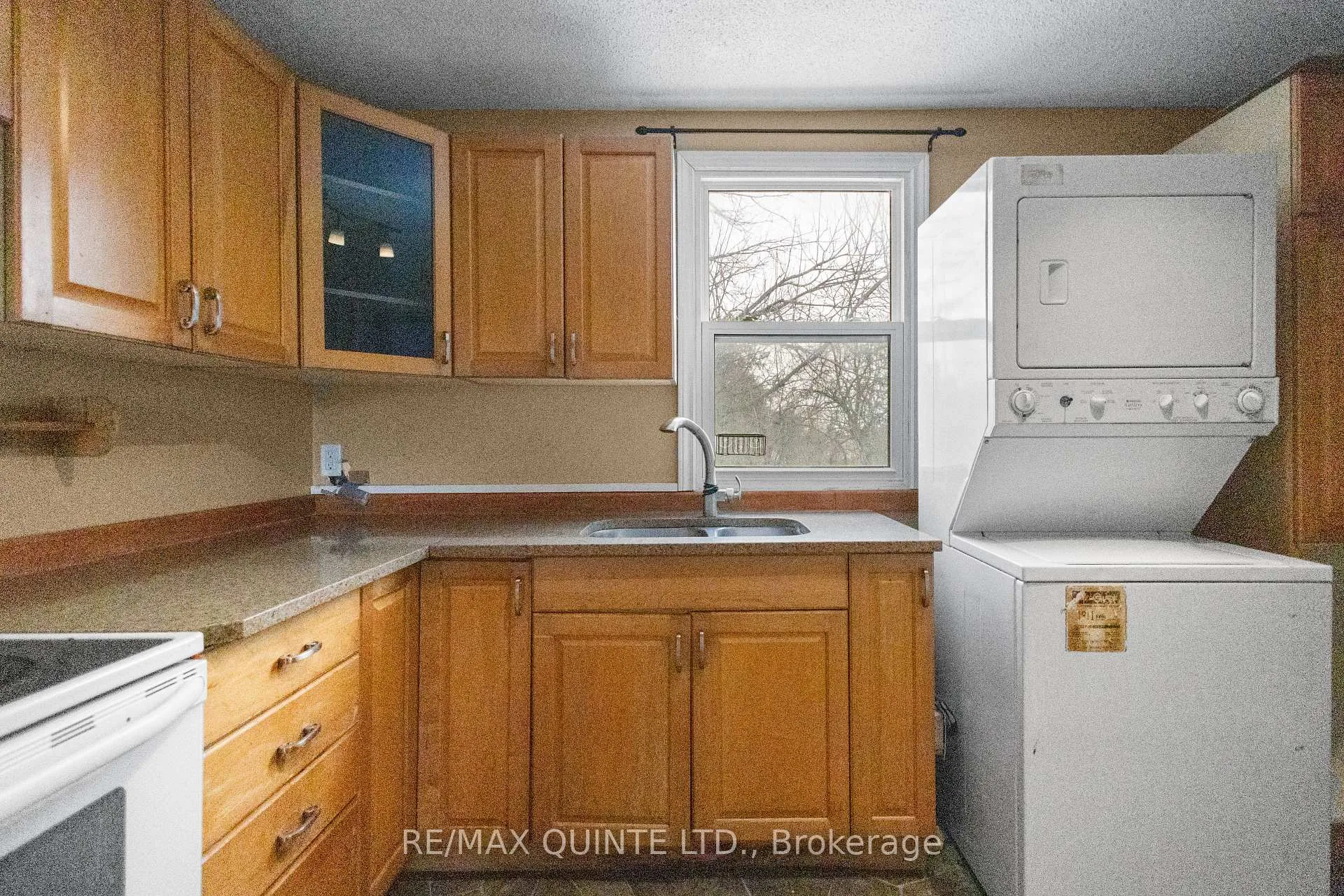 Photo 11 of 325 Sidney Street, Belleville, Belleville Ward — HOMEH