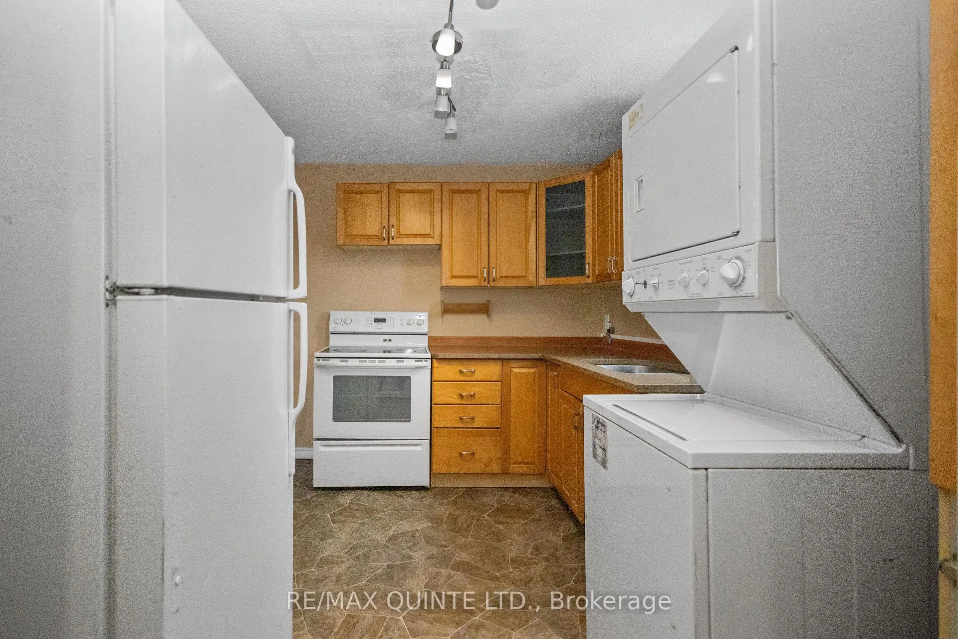 Photo 12 of 325 Sidney Street, Belleville, Belleville Ward — HOMEH
