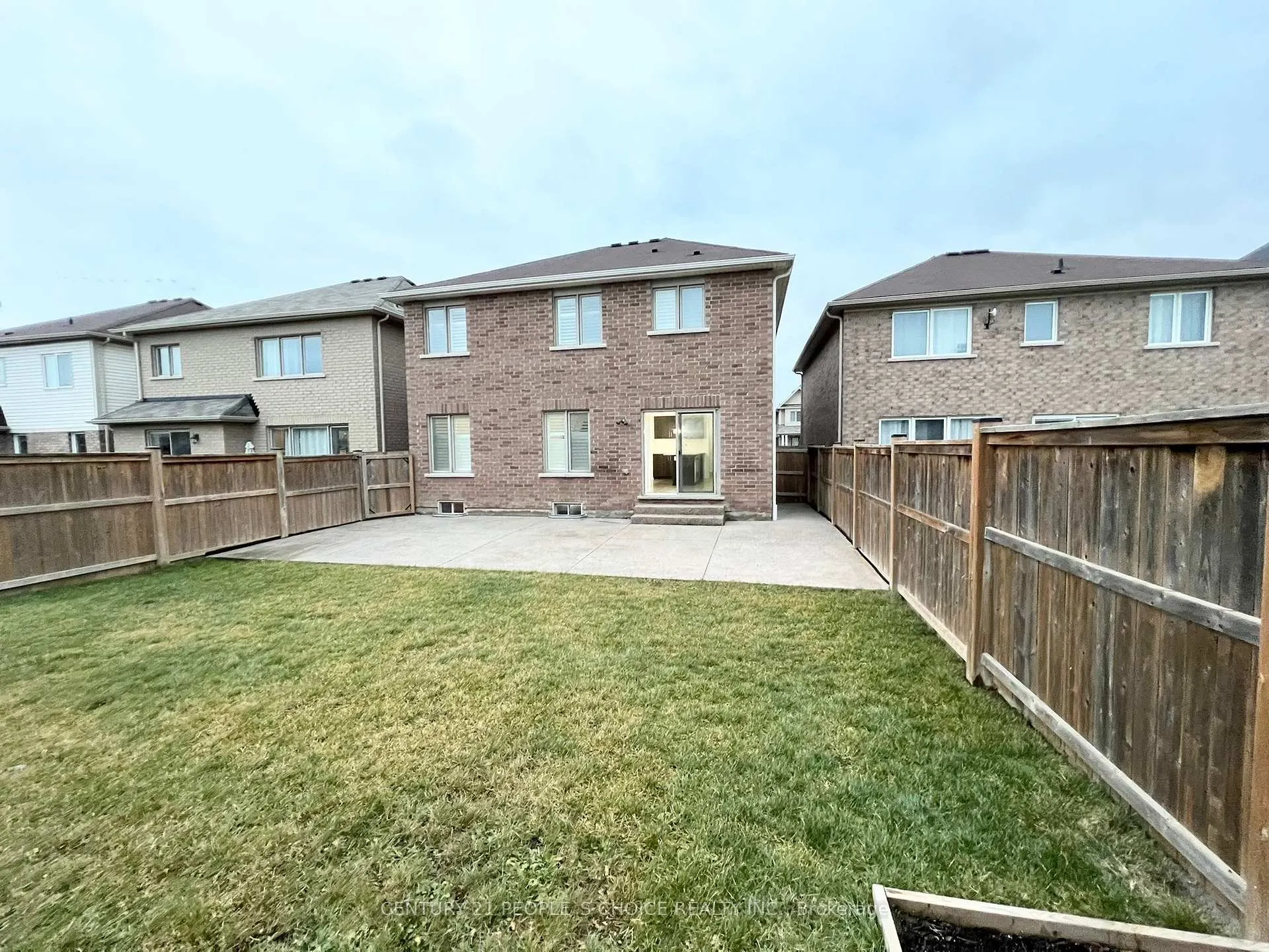 Photo 3 of 7692 Sycamore Drive, Niagara Falls, Brown — HOMEH