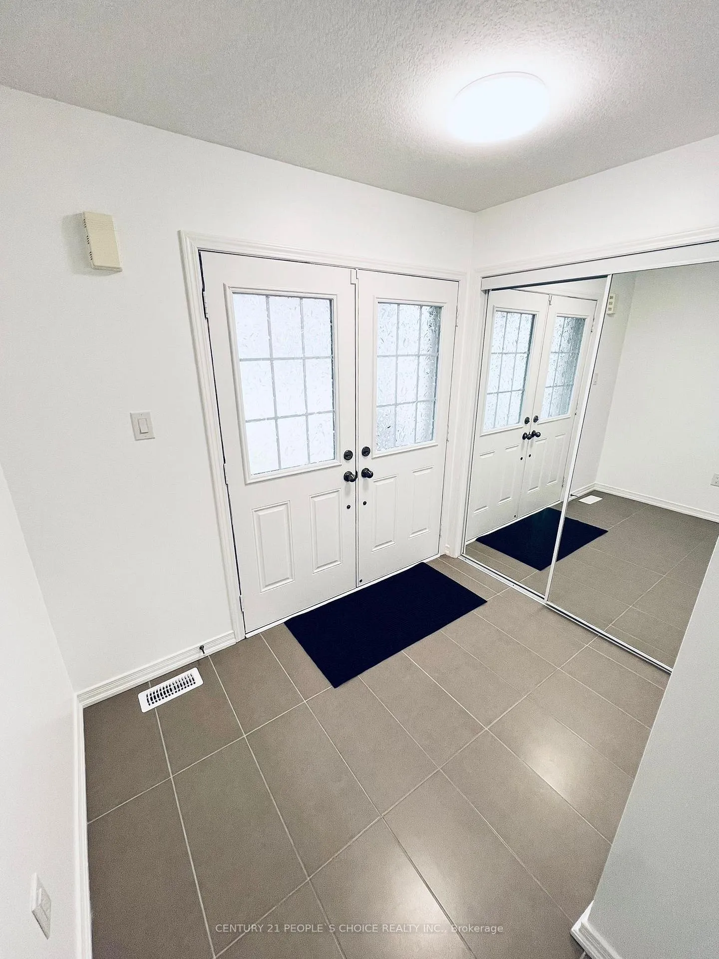 Photo 5 of 7692 Sycamore Drive, Niagara Falls, Brown — HOMEH