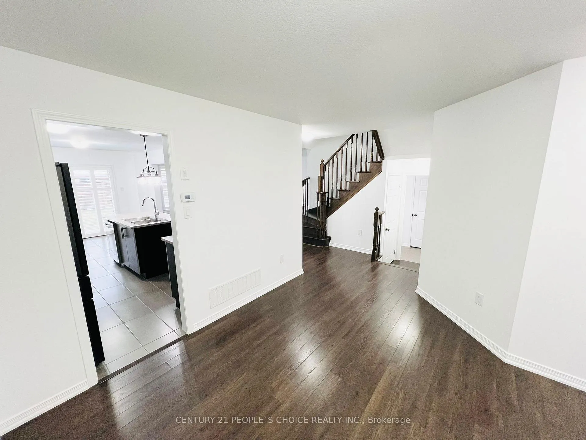 Photo 7 of 7692 Sycamore Drive, Niagara Falls, Brown — HOMEH
