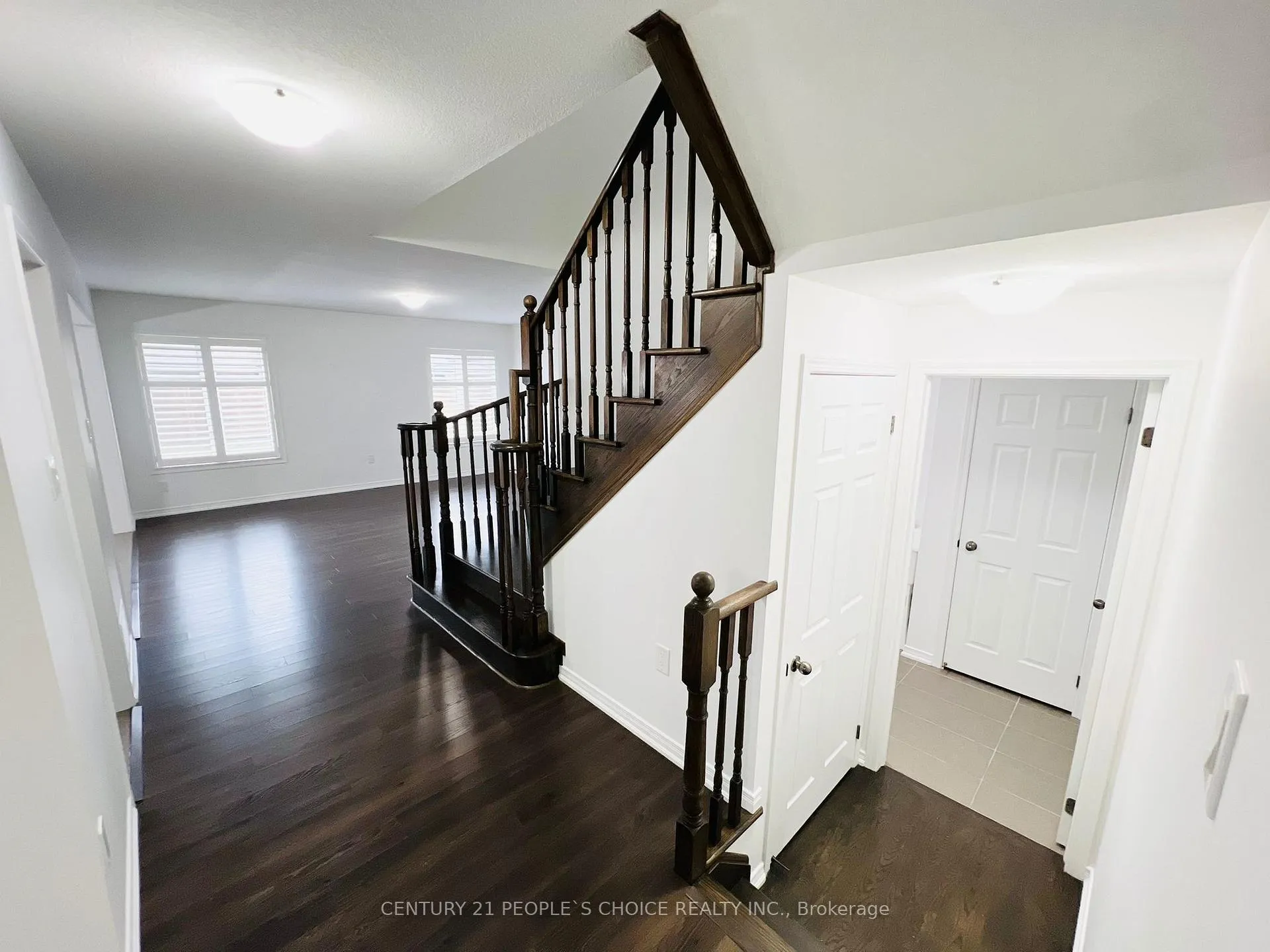 Photo 8 of 7692 Sycamore Drive, Niagara Falls, Brown — HOMEH