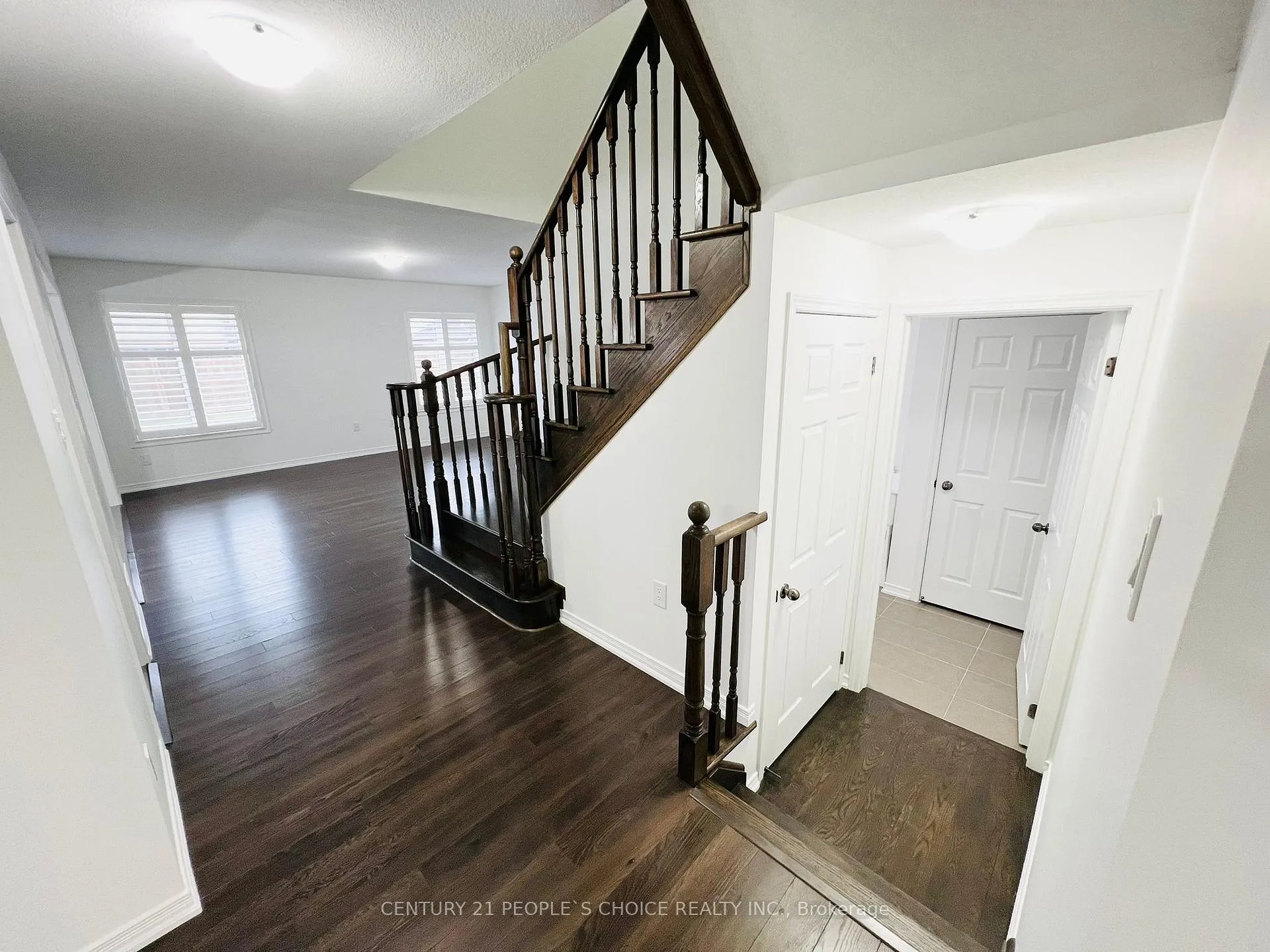 Photo 11 of 7692 Sycamore Drive, Niagara Falls, Brown — HOMEH