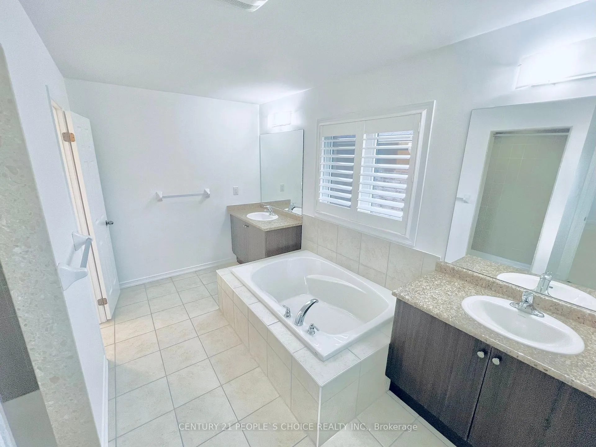 Photo 18 of 7692 Sycamore Drive, Niagara Falls, Brown — HOMEH