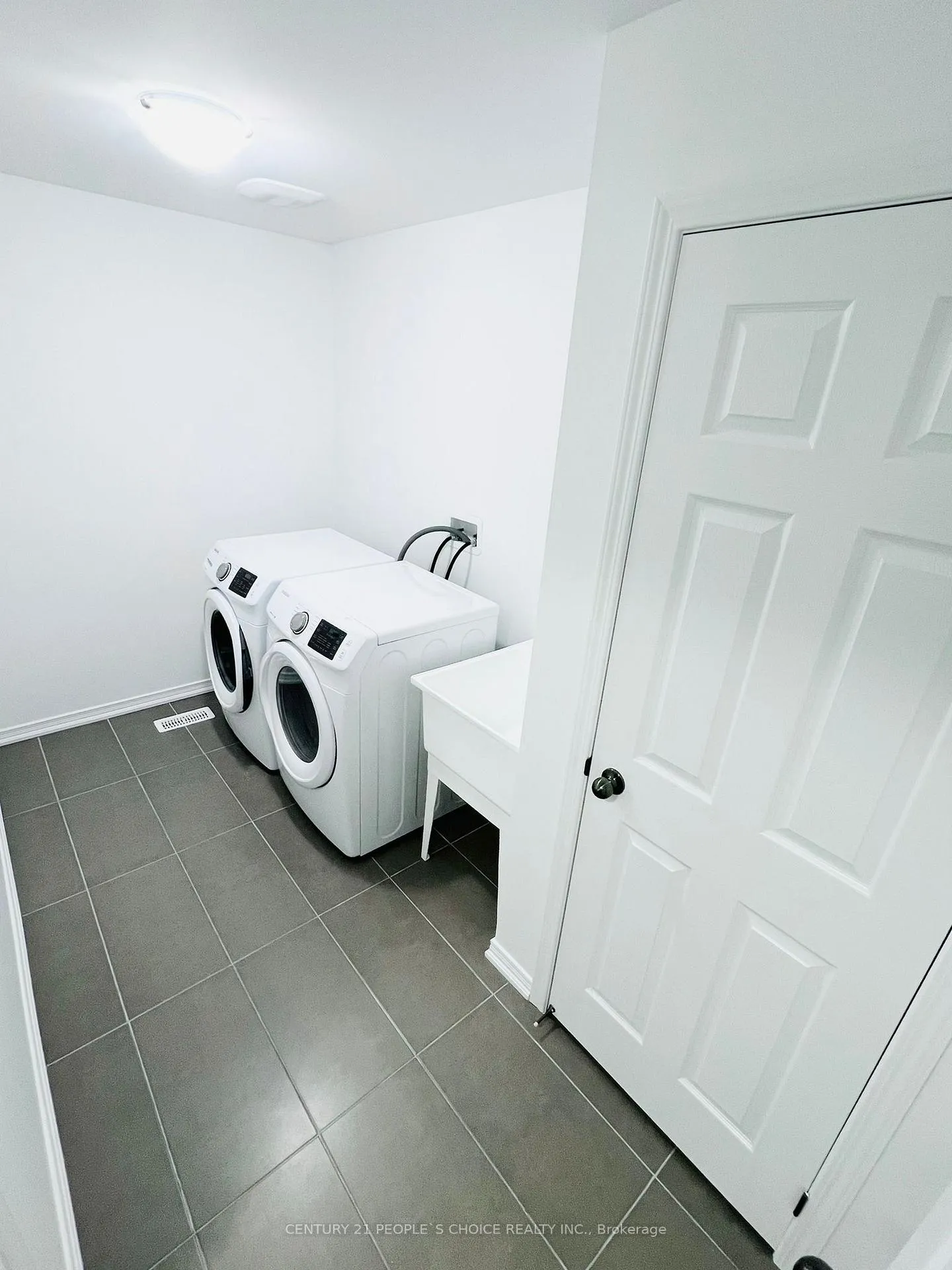 Photo 31 of 7692 Sycamore Drive, Niagara Falls, Brown — HOMEH