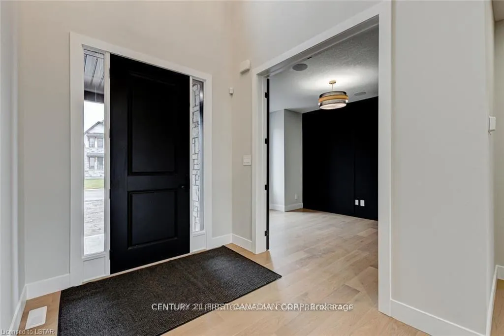 Photo 4 of 129 Aspen Circle, Thames Centre, Thorndale — HOMEH