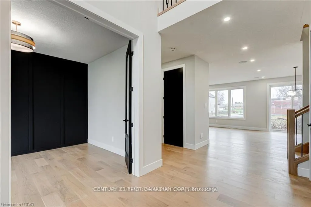Photo 6 of 129 Aspen Circle, Thames Centre, Thorndale — HOMEH