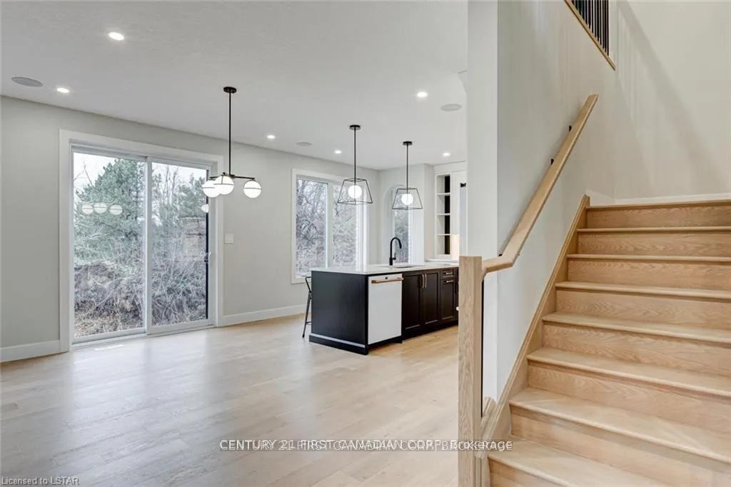Photo 11 of 129 Aspen Circle, Thames Centre, Thorndale — HOMEH