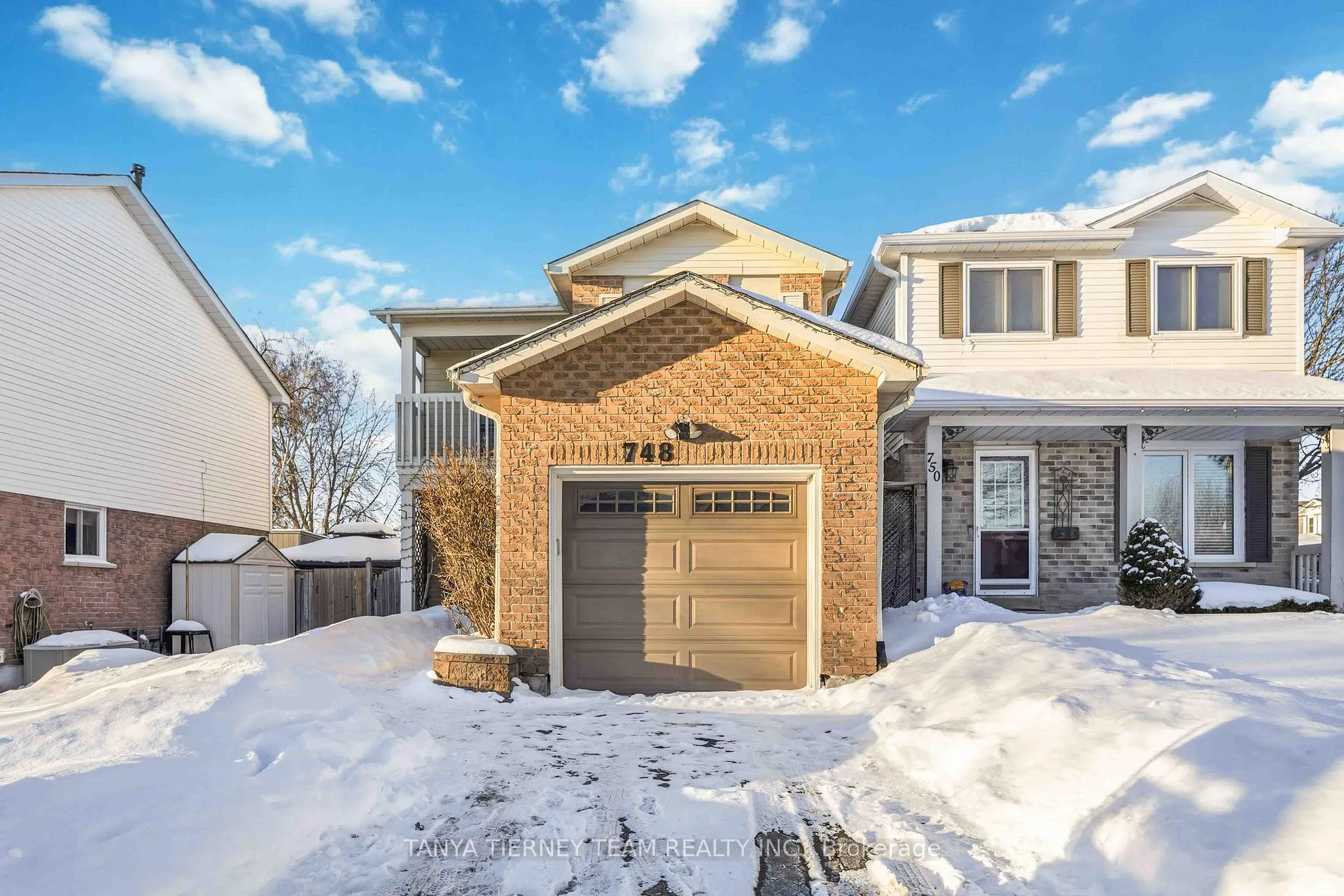 Photo 2 of 748 Bennett Crescent, Oshawa, Pinecrest — HOMEH