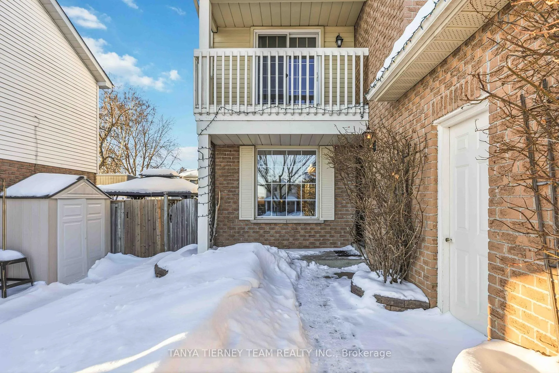 Photo 4 of 748 Bennett Crescent, Oshawa, Pinecrest — HOMEH