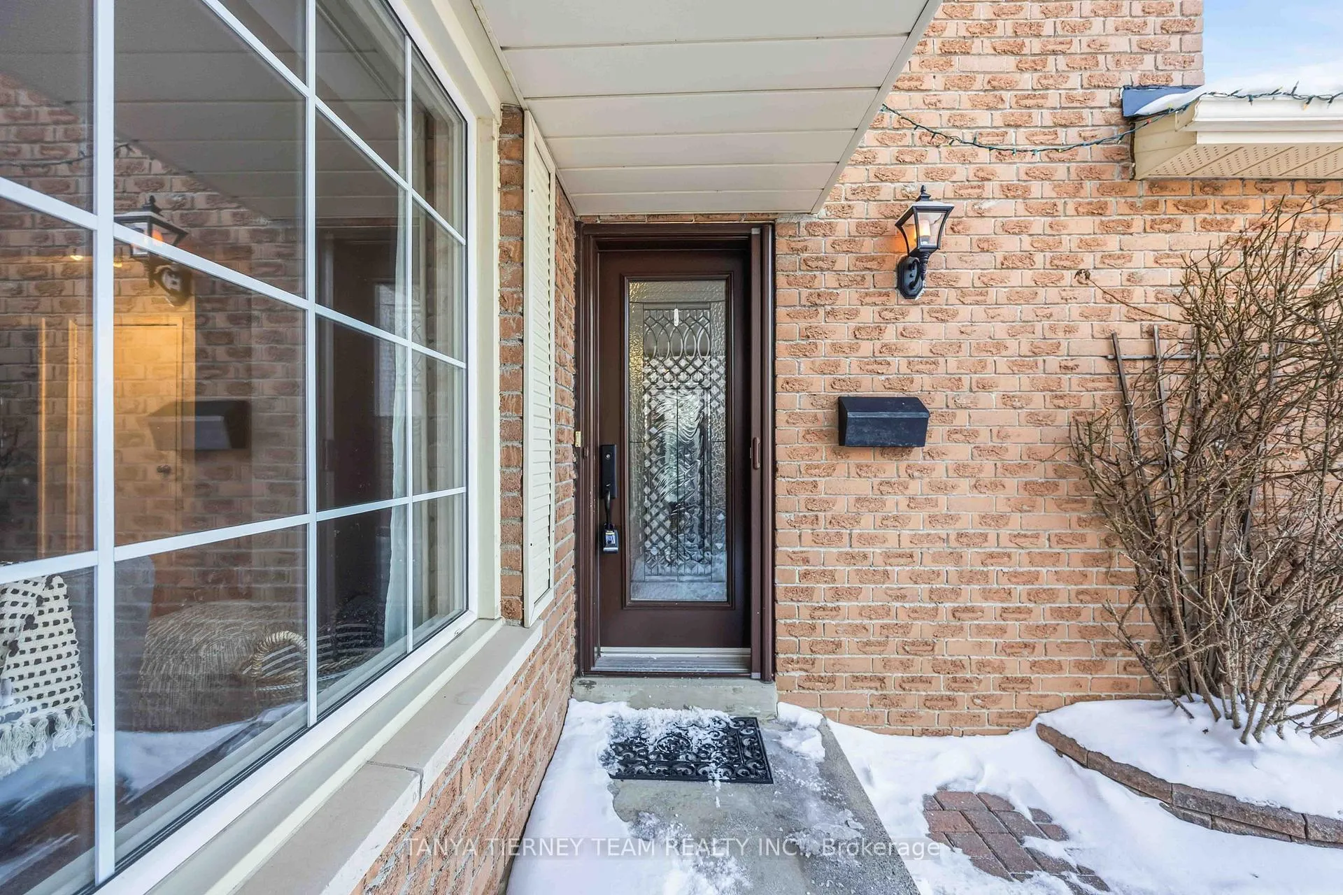Photo 5 of 748 Bennett Crescent, Oshawa, Pinecrest — HOMEH