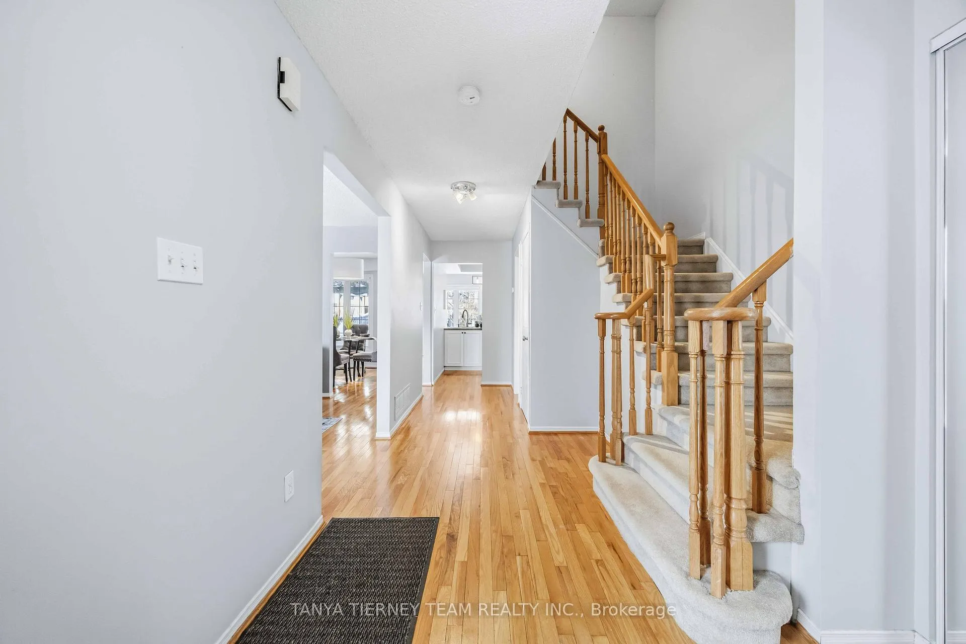 Photo 8 of 748 Bennett Crescent, Oshawa, Pinecrest — HOMEH
