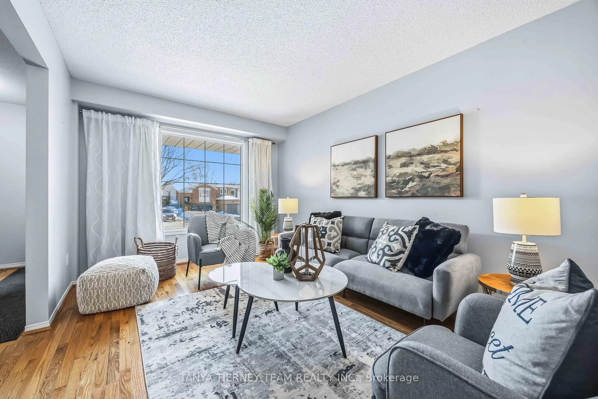 Photo 10 of 748 Bennett Crescent, Oshawa, Pinecrest — HOMEH