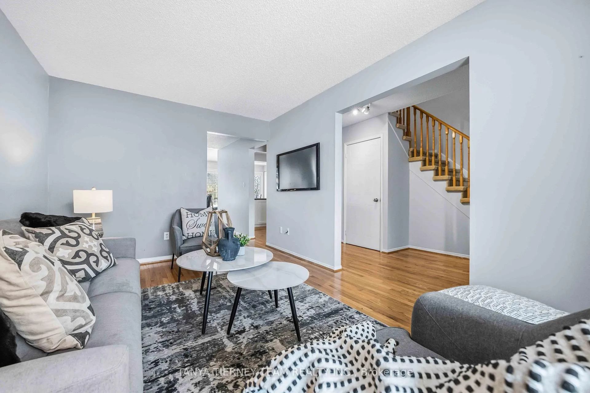 Photo 11 of 748 Bennett Crescent, Oshawa, Pinecrest — HOMEH