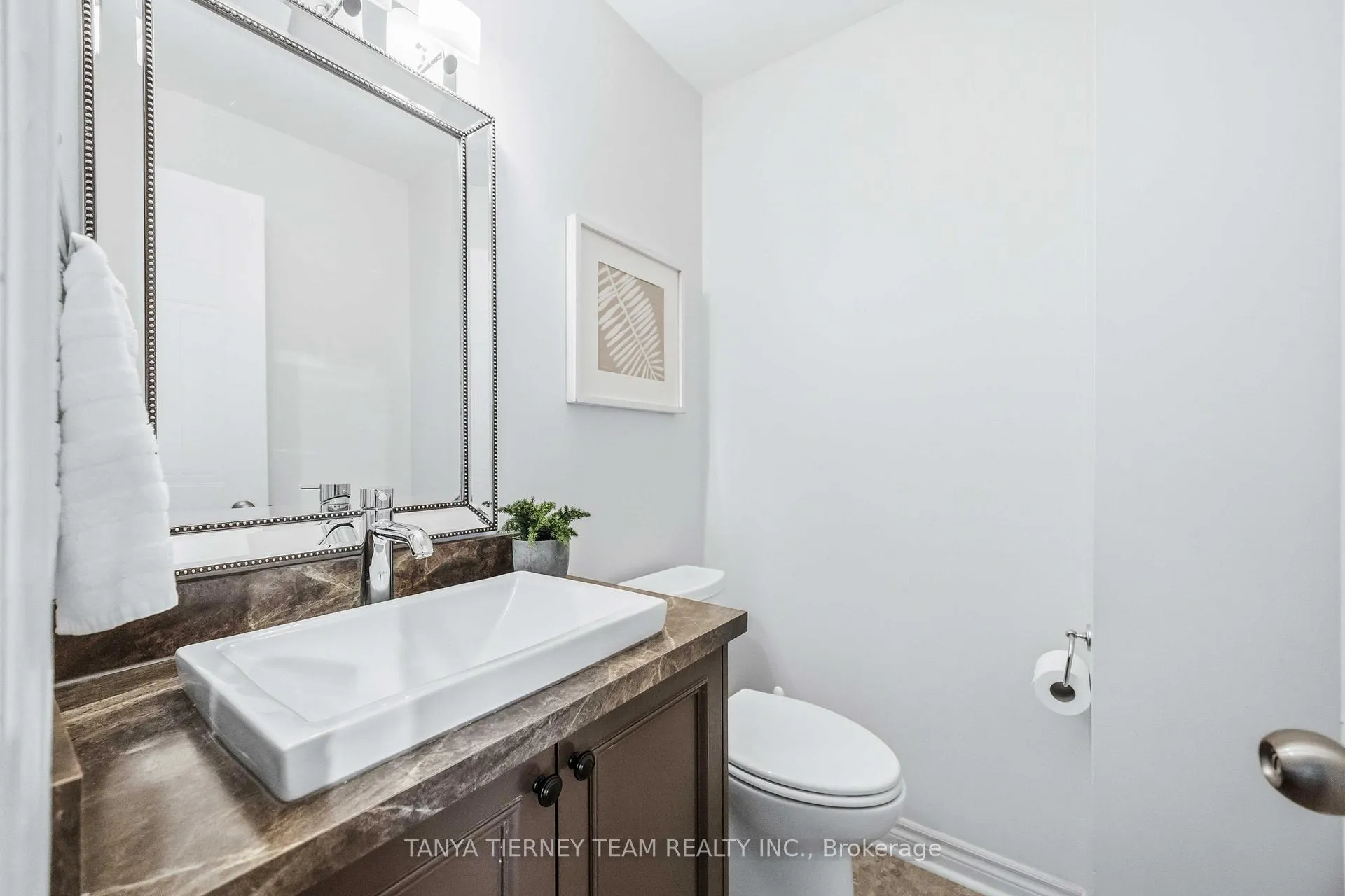 Photo 15 of 748 Bennett Crescent, Oshawa, Pinecrest — HOMEH