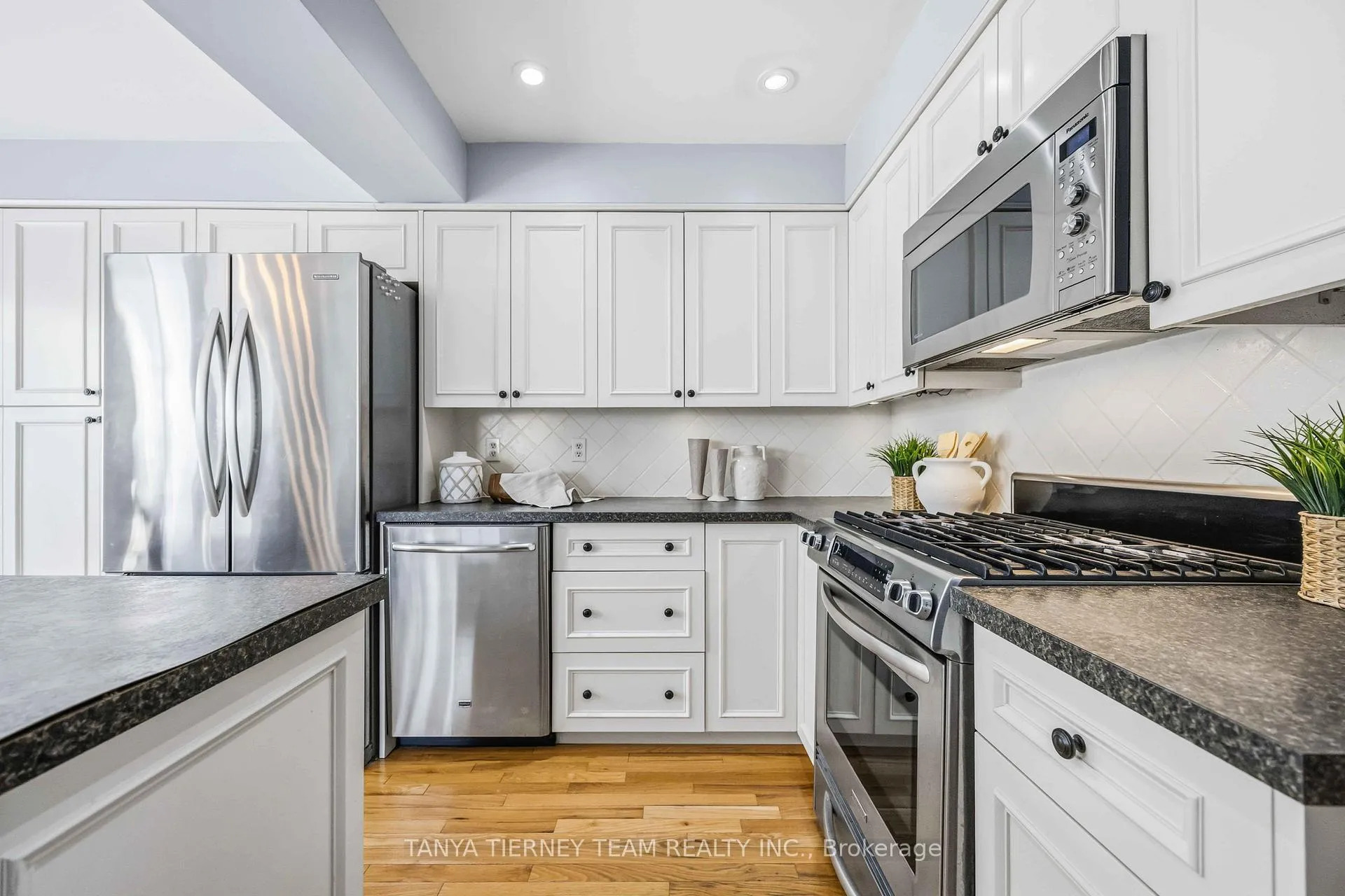Photo 20 of 748 Bennett Crescent, Oshawa, Pinecrest — HOMEH