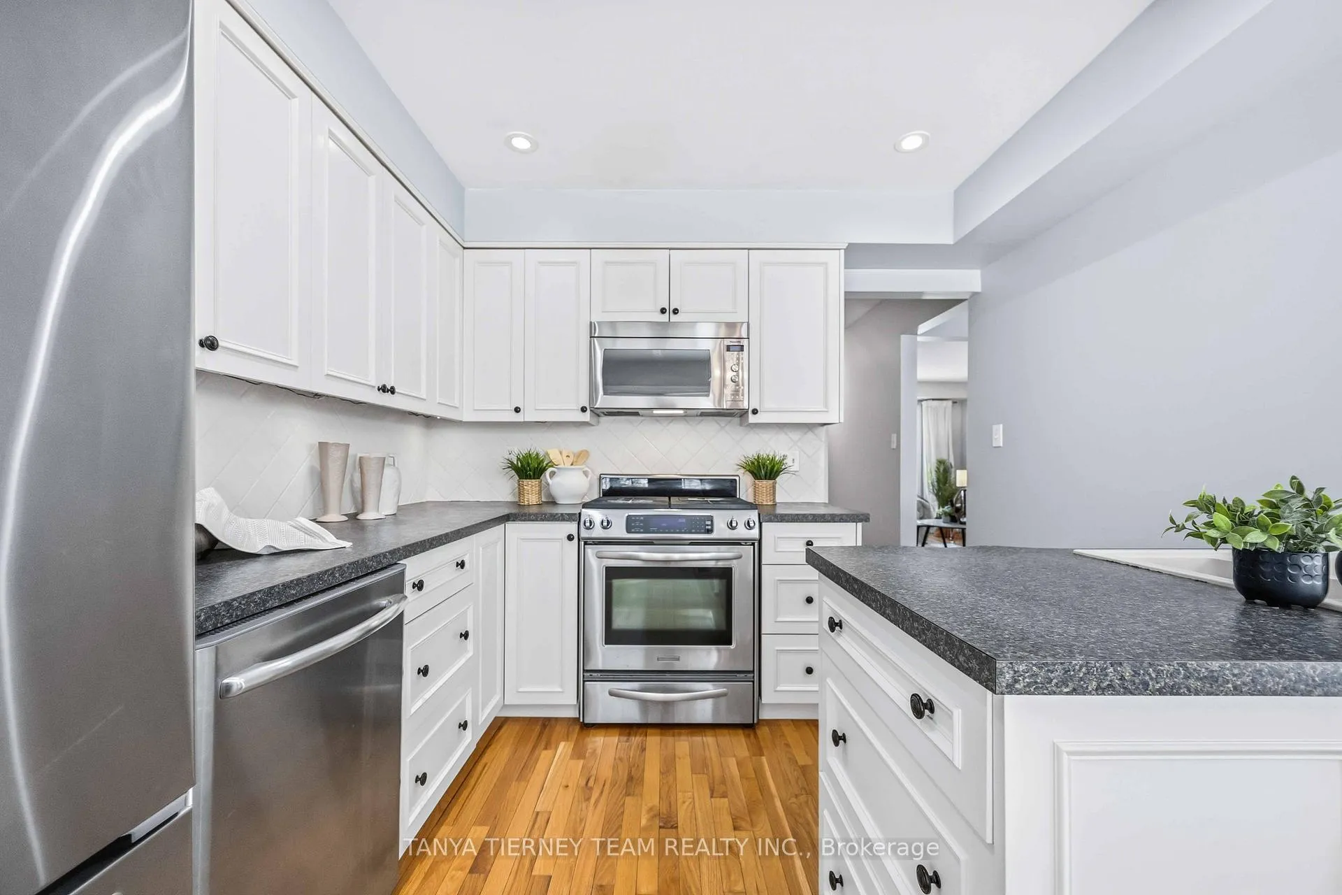 Photo 21 of 748 Bennett Crescent, Oshawa, Pinecrest — HOMEH