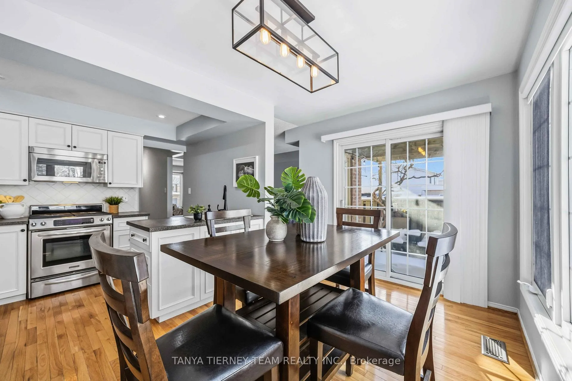 Photo 24 of 748 Bennett Crescent, Oshawa, Pinecrest — HOMEH