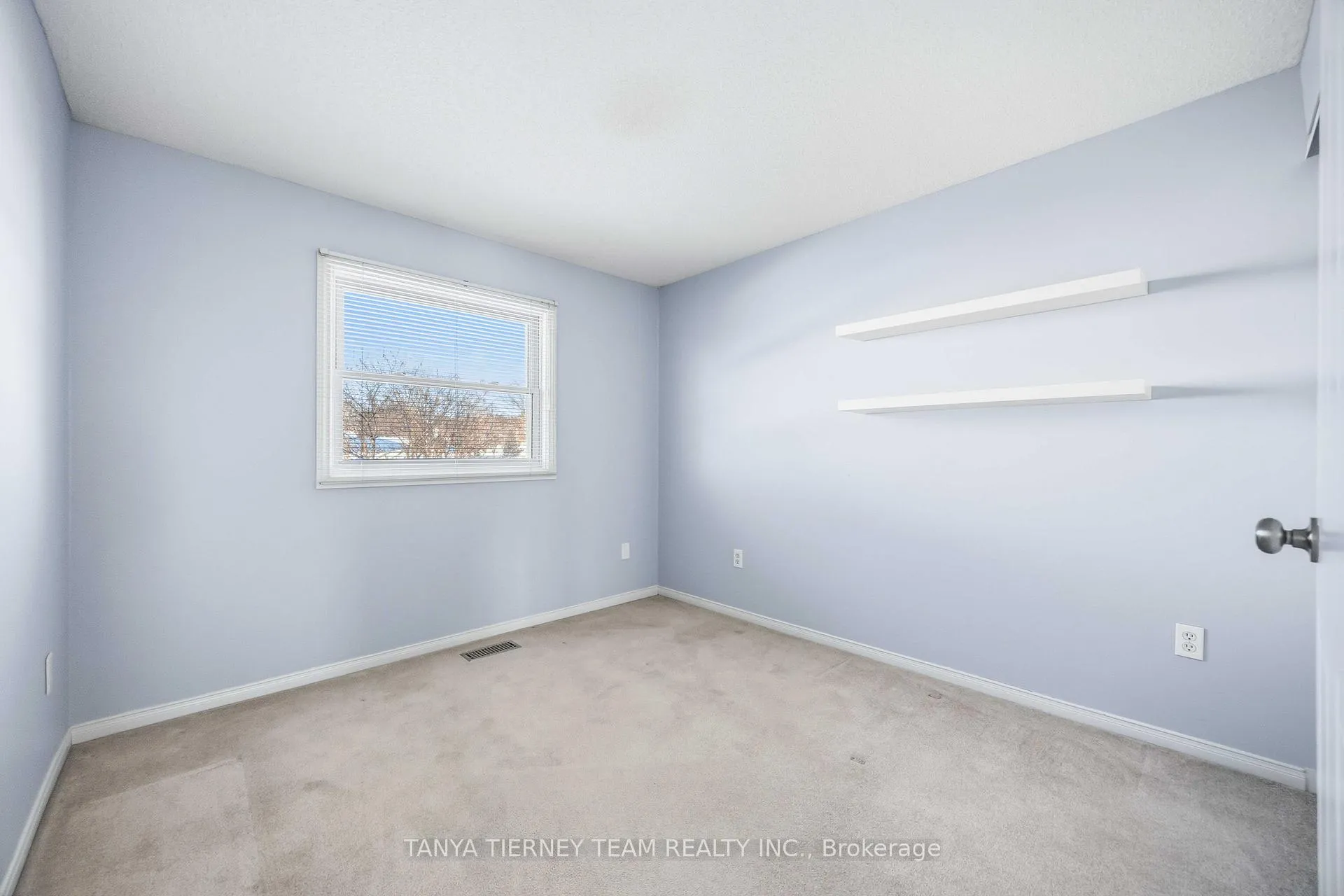 Photo 36 of 748 Bennett Crescent, Oshawa, Pinecrest — HOMEH