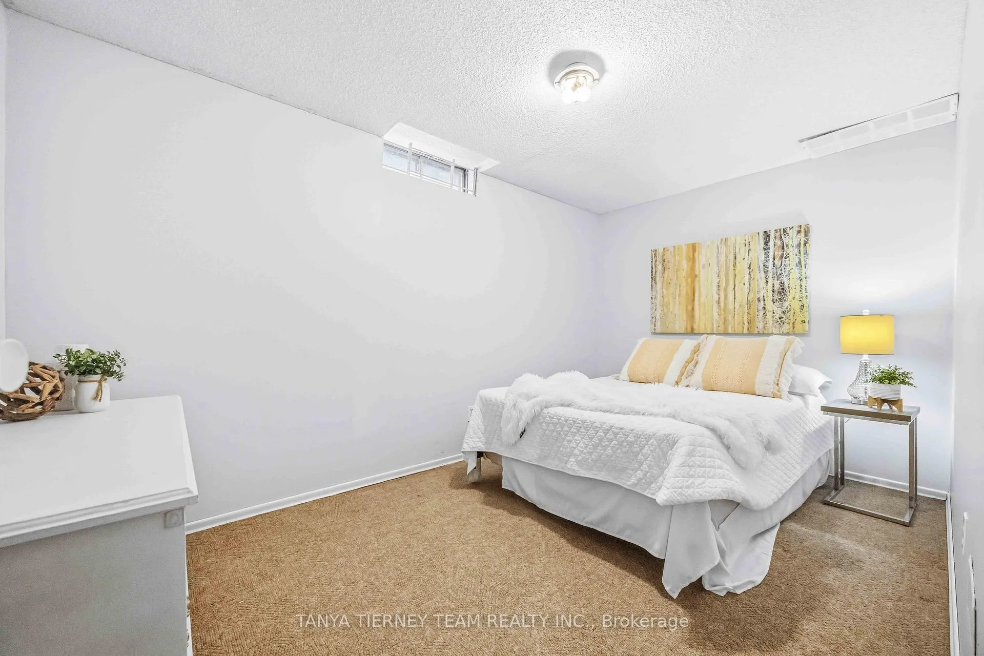Photo 44 of 748 Bennett Crescent, Oshawa, Pinecrest — HOMEH