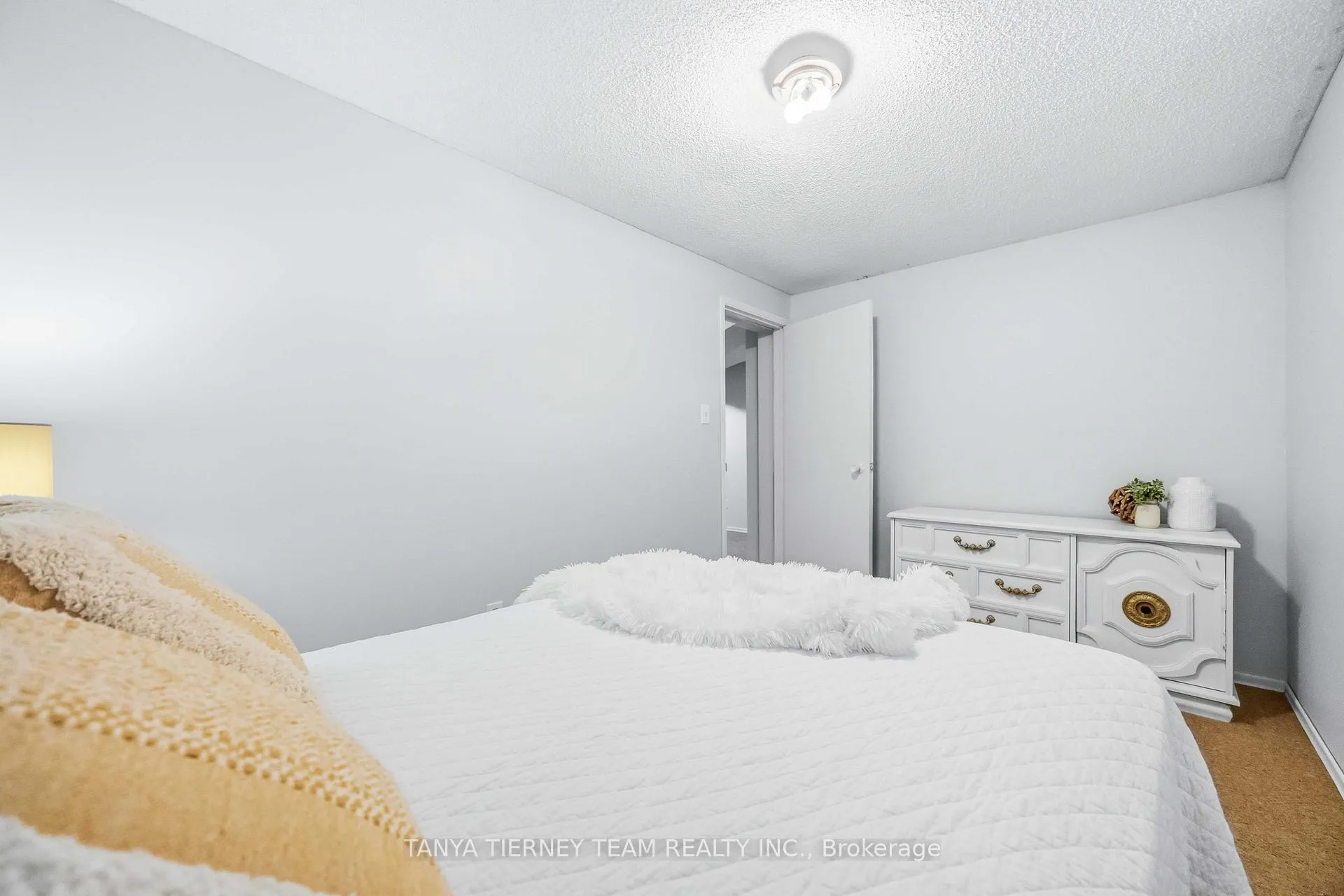 Photo 45 of 748 Bennett Crescent, Oshawa, Pinecrest — HOMEH
