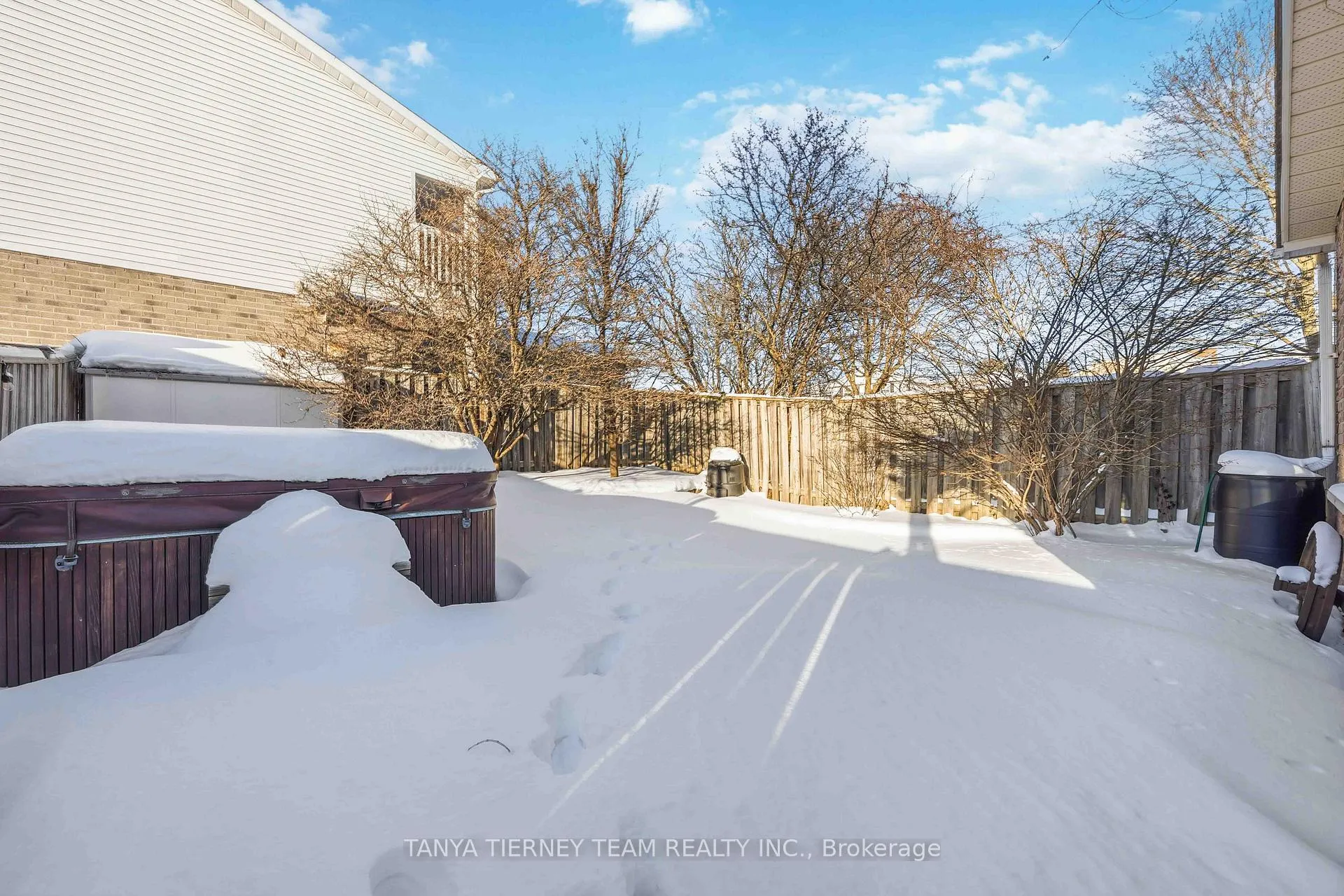 Photo 47 of 748 Bennett Crescent, Oshawa, Pinecrest — HOMEH