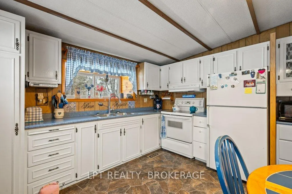 Photo 3 of 1023 Moon Road, Frontenac, Frontenac Centre — HOMEH