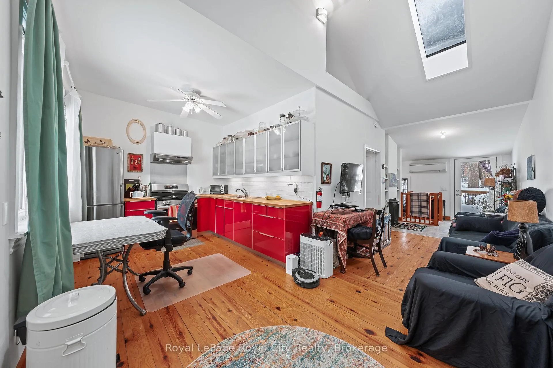 Photo 3 of 138 Arthur Street N, Guelph, St. George's — HOMEH