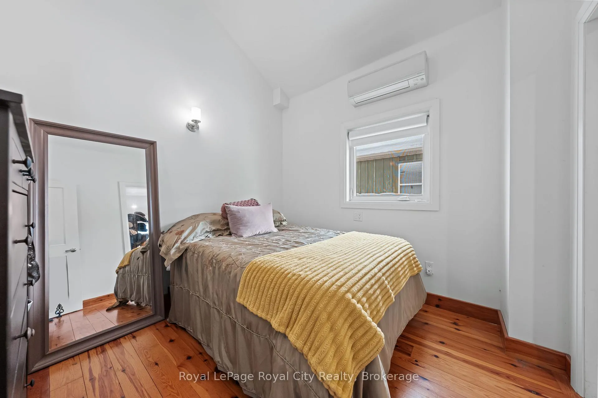 Photo 9 of 138 Arthur Street N, Guelph, St. George's — HOMEH