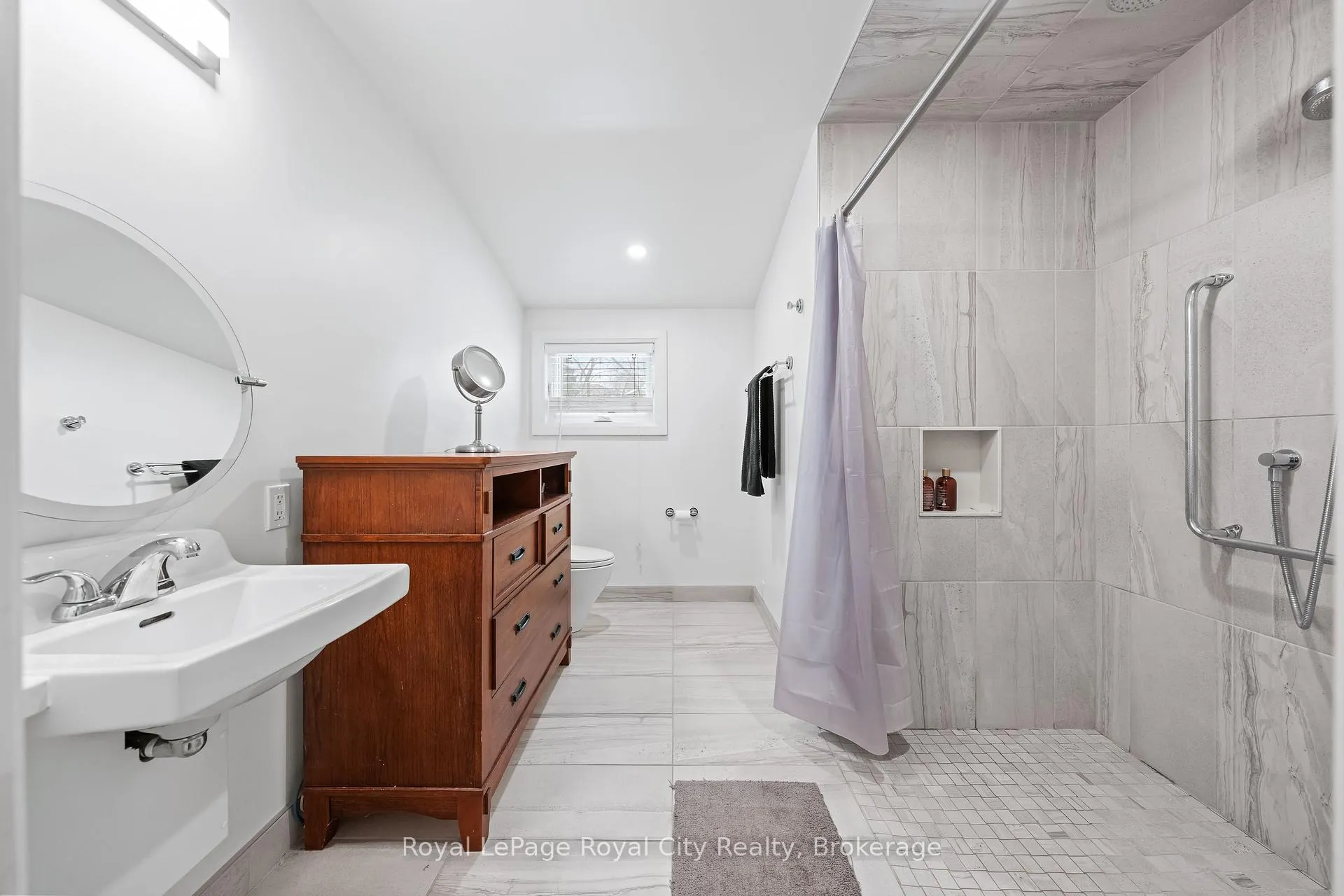 Photo 10 of 138 Arthur Street N, Guelph, St. George's — HOMEH