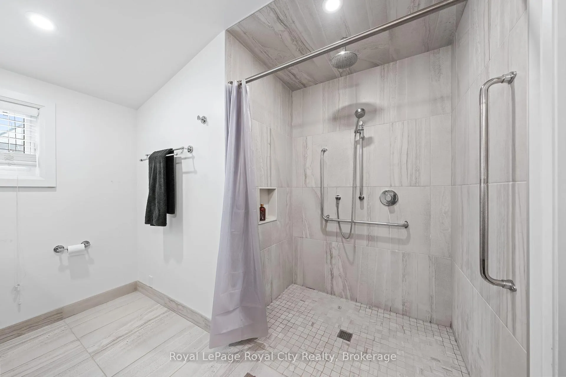 Photo 12 of 138 Arthur Street N, Guelph, St. George's — HOMEH