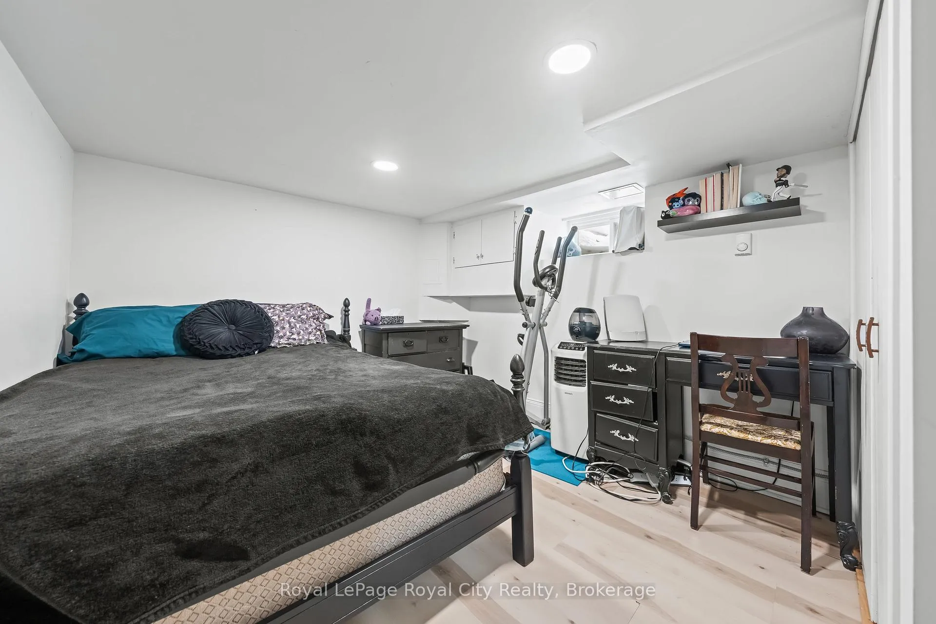 Photo 13 of 138 Arthur Street N, Guelph, St. George's — HOMEH