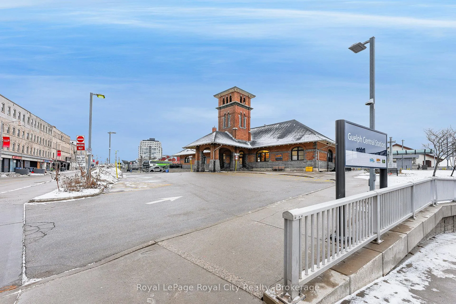 Photo 22 of 138 Arthur Street N, Guelph, St. George's — HOMEH