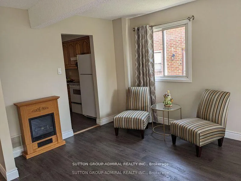 Photo 9 of 47 Riviera Drive, Vaughan, Glen Shields — HOMEH