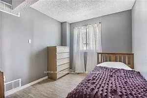 Photo 11 of 47 Riviera Drive, Vaughan, Glen Shields — HOMEH