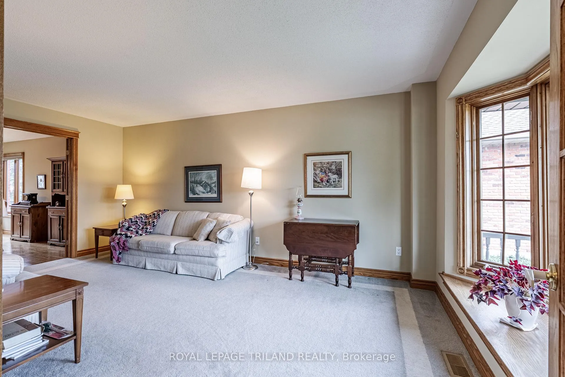 Photo 4 of 47 Manley Drive, Thames Centre, Rural Thames Centre — HOMEH