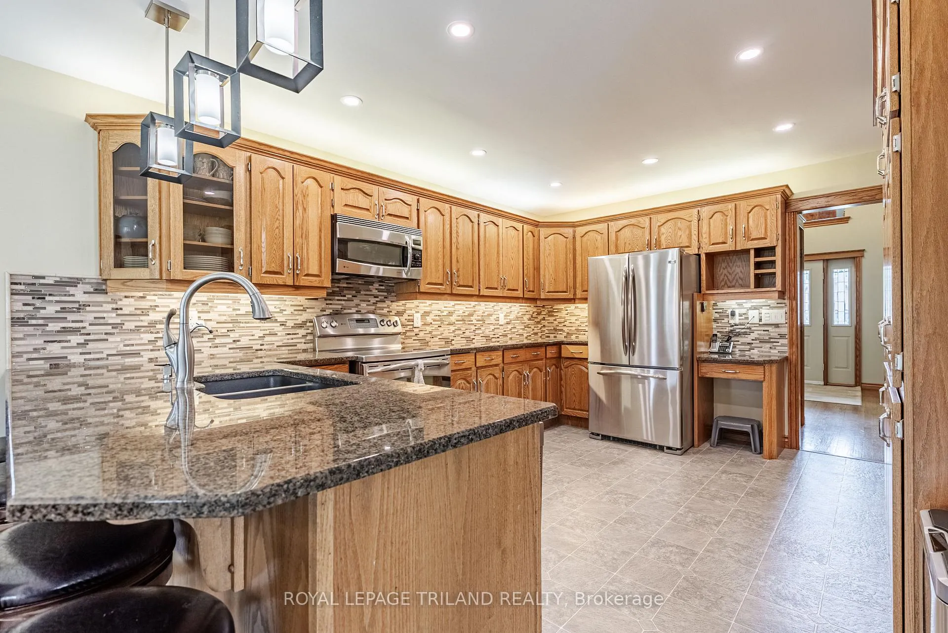 Photo 9 of 47 Manley Drive, Thames Centre, Rural Thames Centre — HOMEH