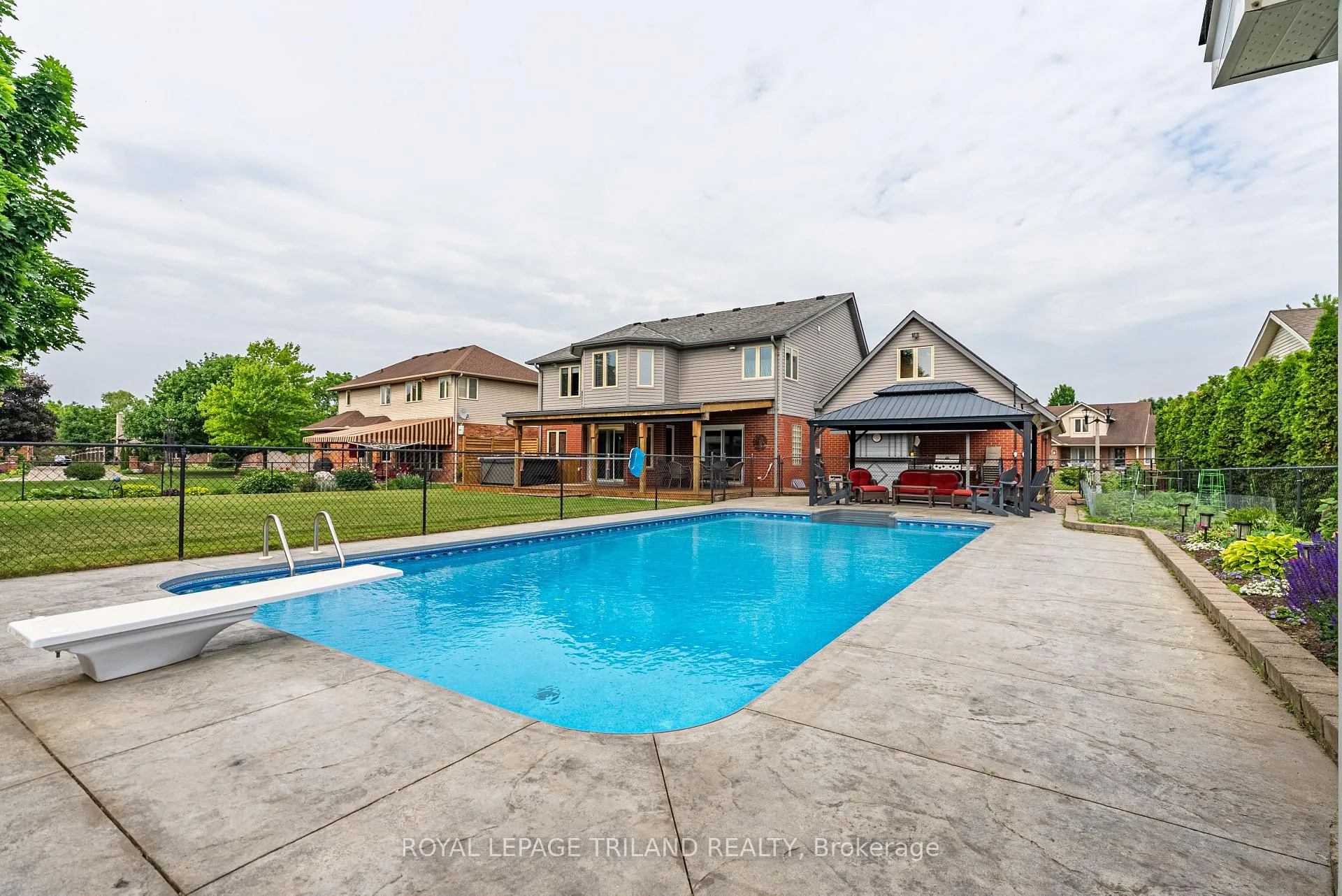 Photo 33 of 47 Manley Drive, Thames Centre, Rural Thames Centre — HOMEH