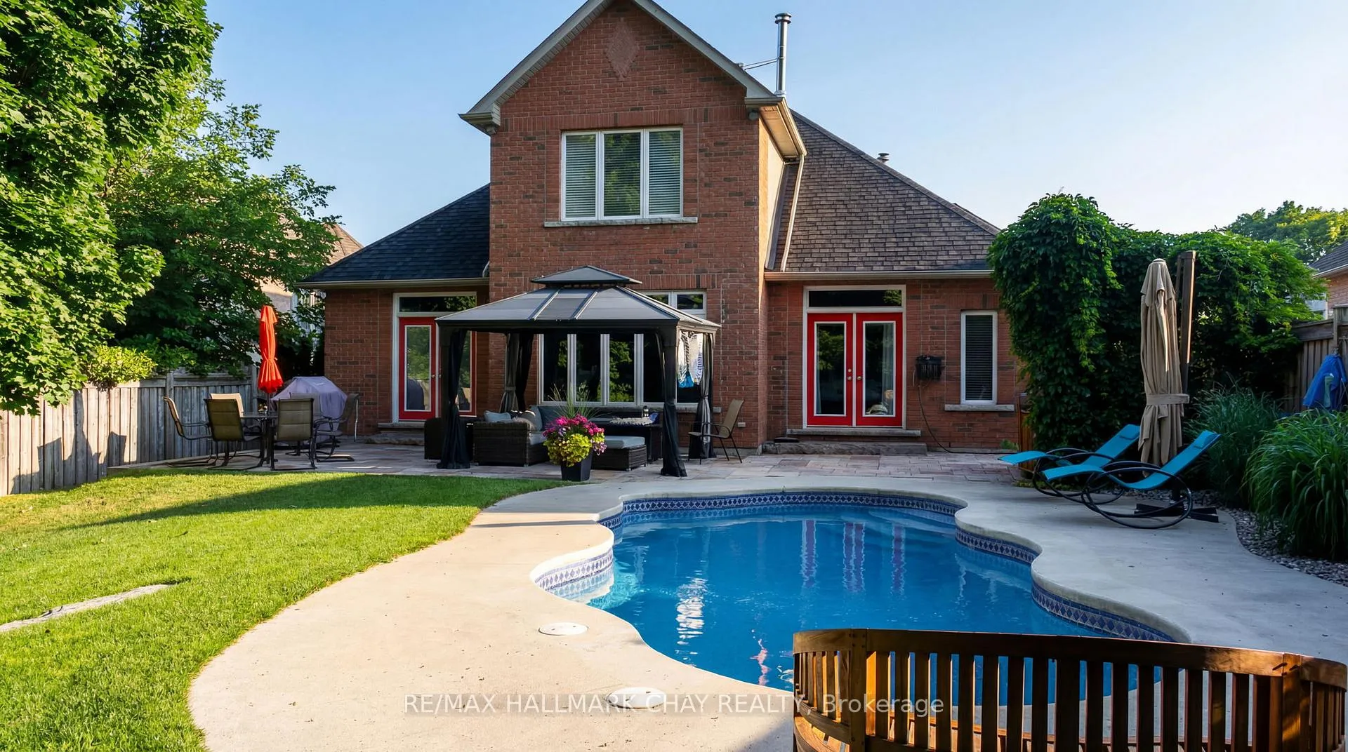 Photo 2 of 18 Cumming Drive, Barrie, Ardagh — HOMEH