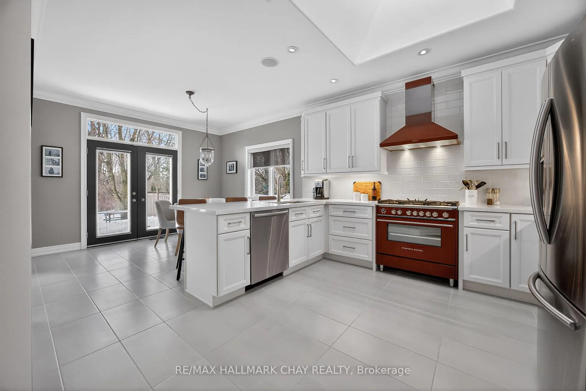 Photo 5 of 18 Cumming Drive, Barrie, Ardagh — HOMEH