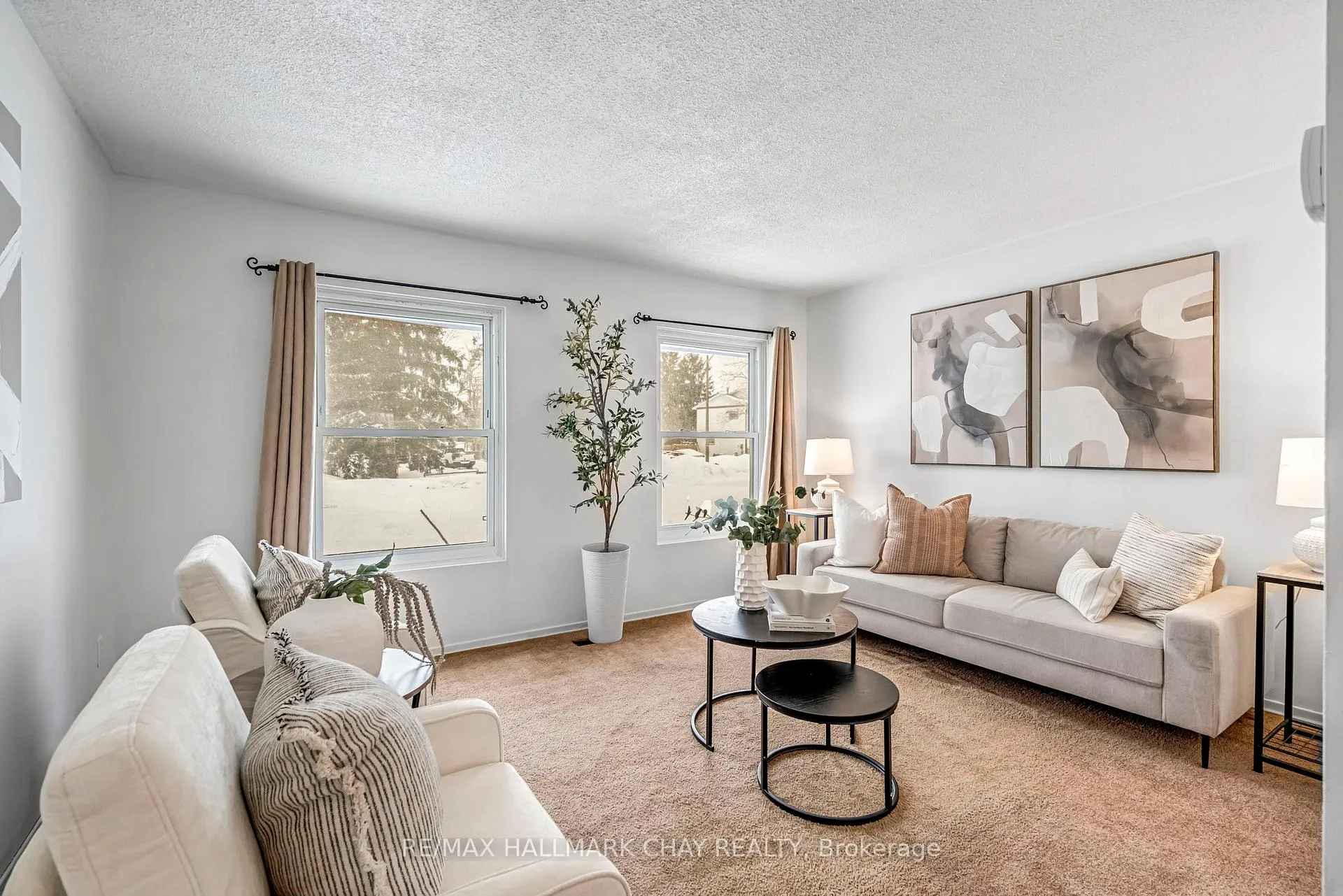Photo 5 of 28 Wilde Place, Barrie, Letitia Heights — HOMEH