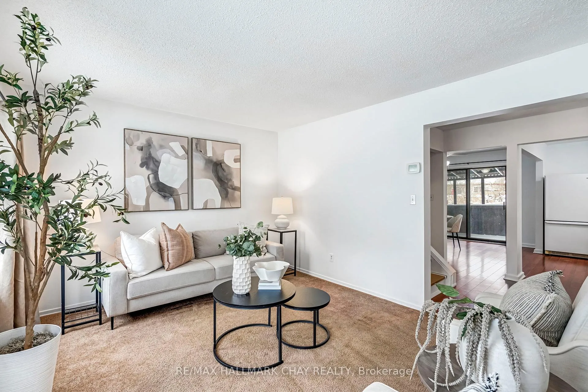 Photo 6 of 28 Wilde Place, Barrie, Letitia Heights — HOMEH