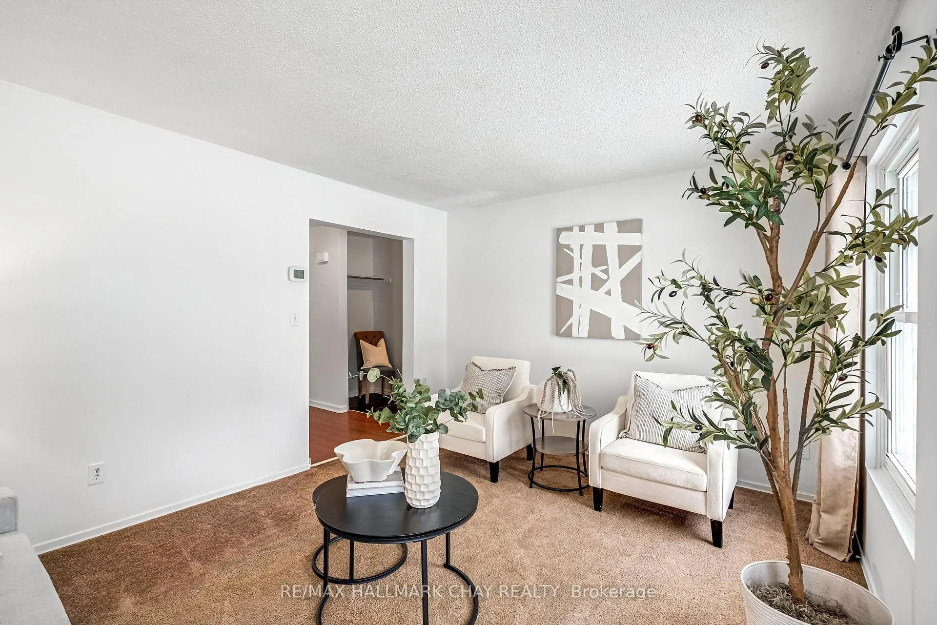 Photo 7 of 28 Wilde Place, Barrie, Letitia Heights — HOMEH